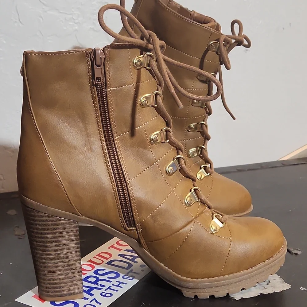 GBG GUESS 7.5M High Side Zip Lace Up Heel Boot